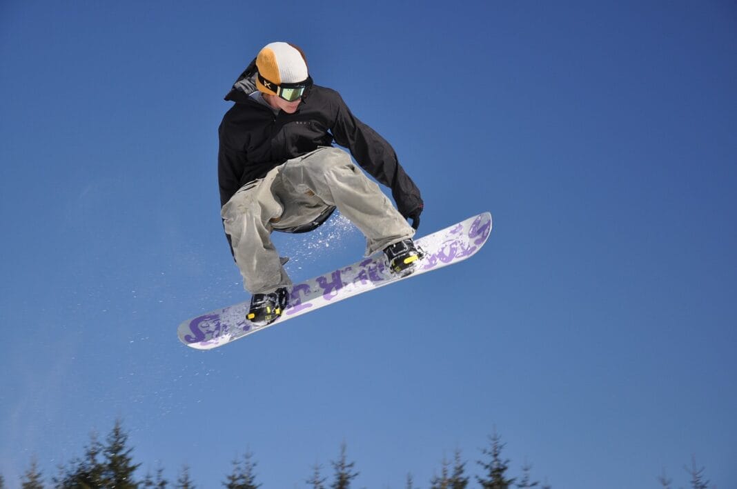 snowboarding-3176182_1280